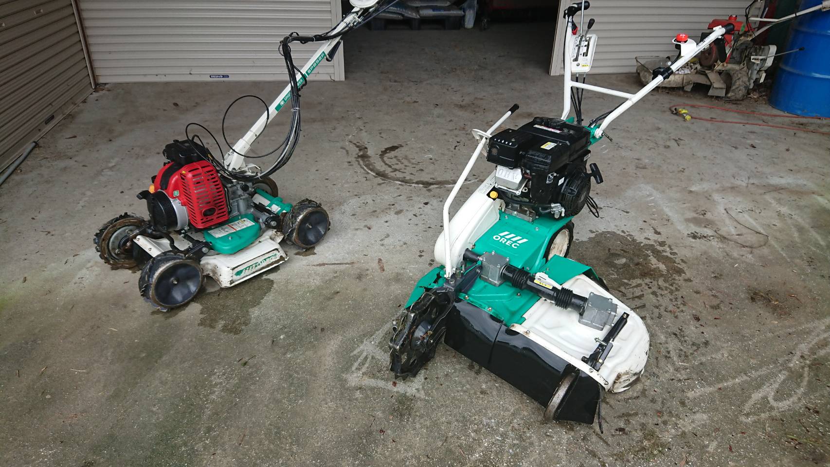 田んぼの畔草刈り